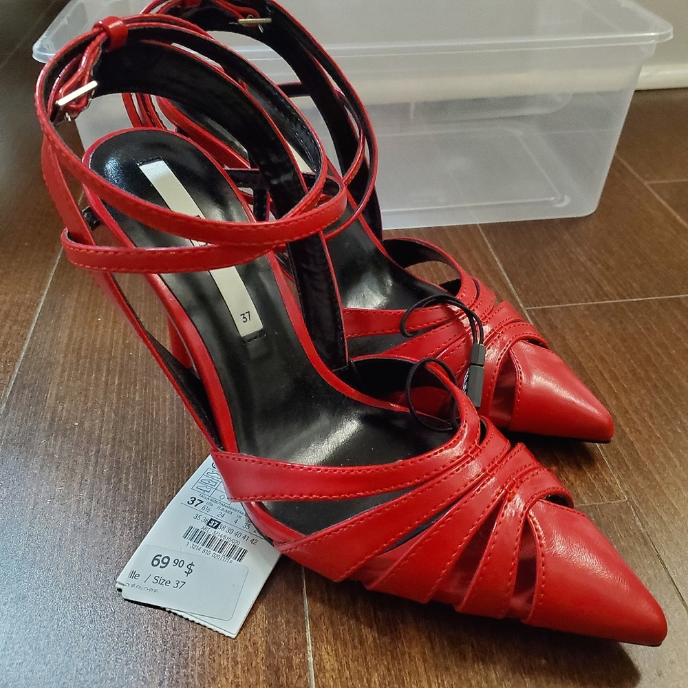 ❤️ Zara strappy high heel pumps